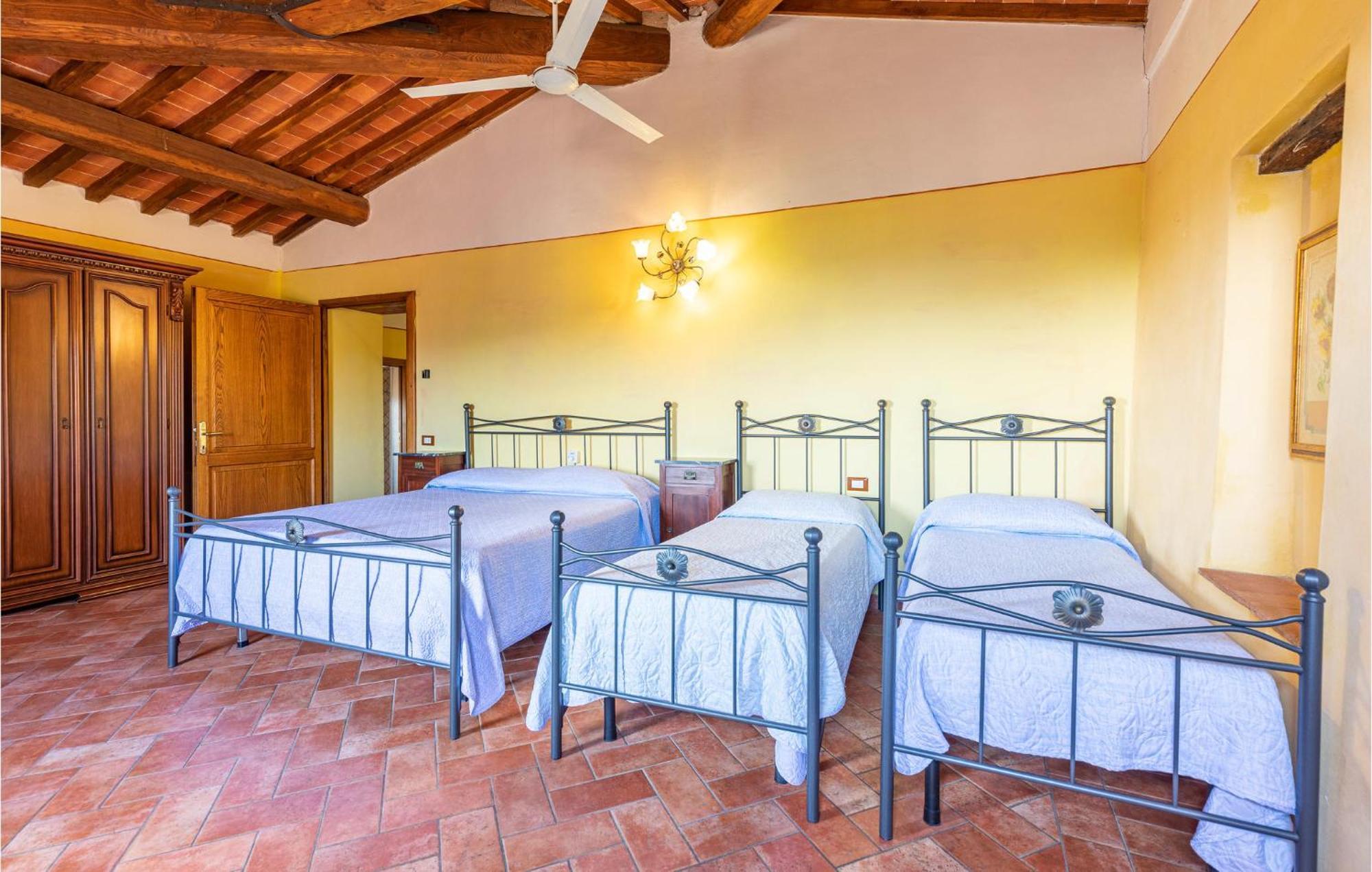 Awesome Home In Marliana With Kitchenette Eksteriør billede