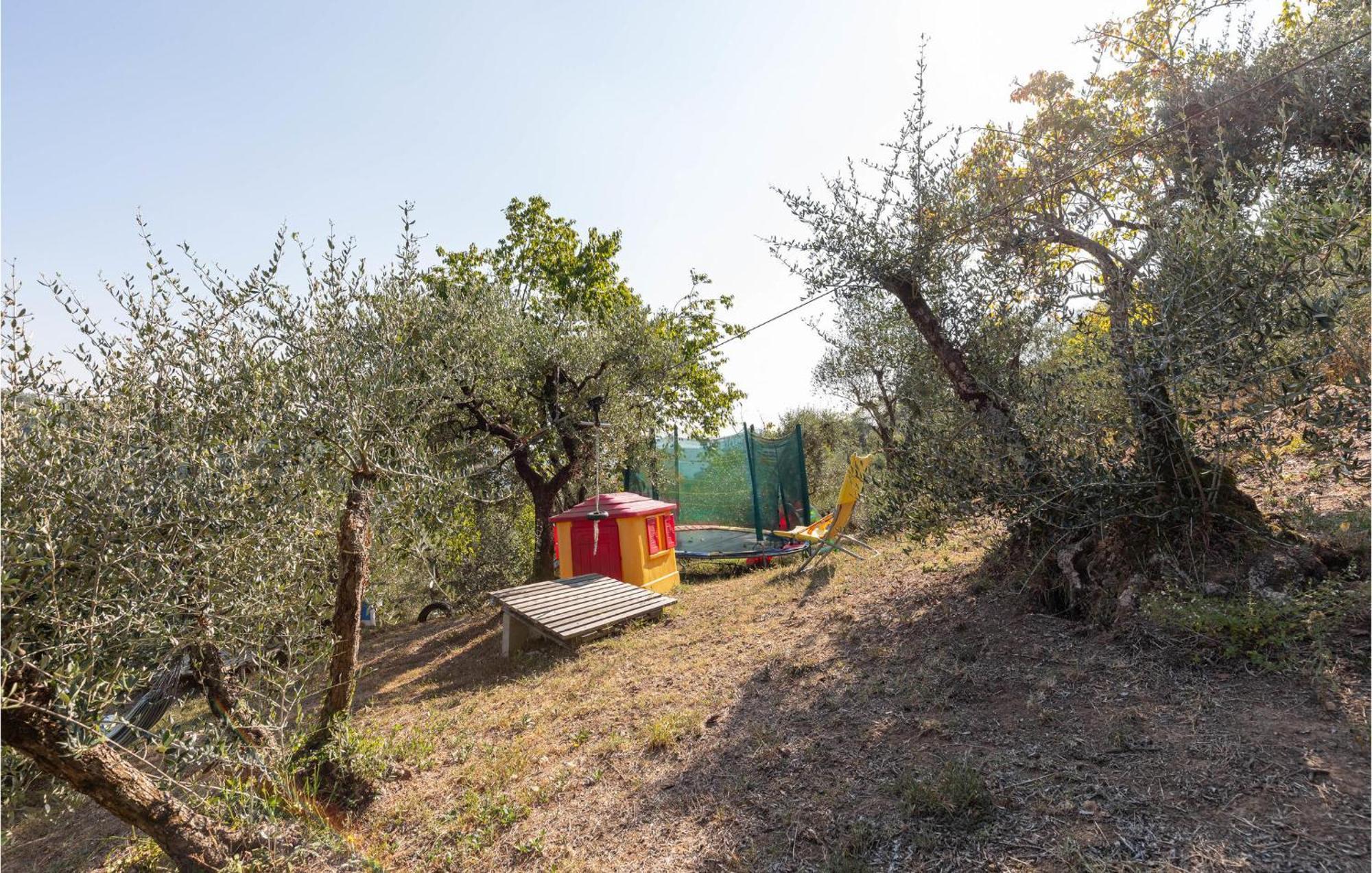 Awesome Home In Marliana With Kitchenette Eksteriør billede