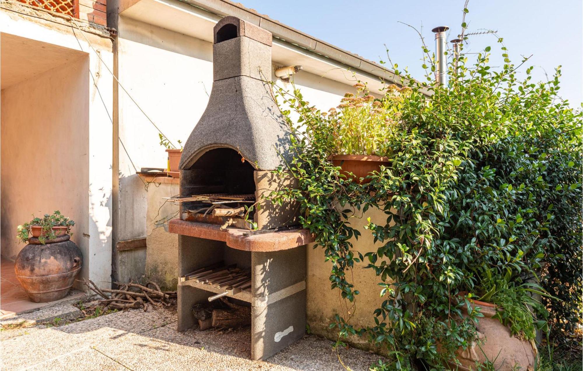 Awesome Home In Marliana With Kitchenette Eksteriør billede